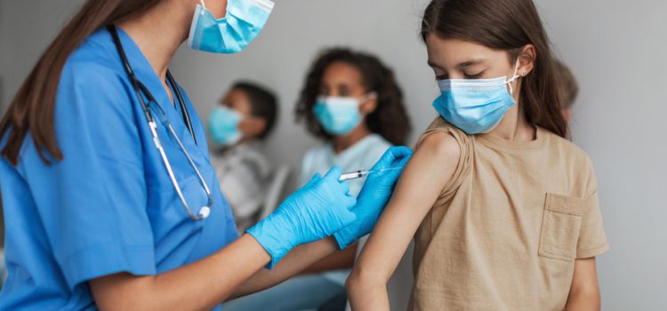 Inicia vacunación a niños de 5 a 11.