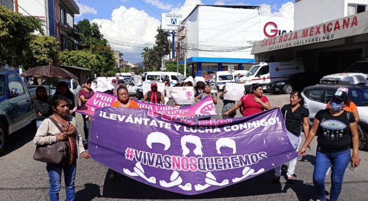 Trabajadoras del ayuntamiento de Chilpancingo protestan