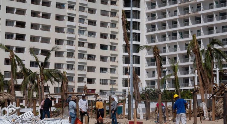 La reconstrucción de hoteles en Acapulco tardará varios meses