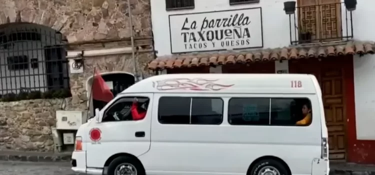 Reactivan algunas unidades de transporte público en Taxco
