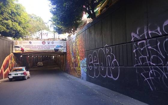 Vandalizan grafiteros la Cueva del Jaguar en Chilpancingo