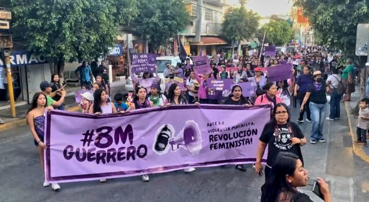Las mujeres marchan en Acapulco