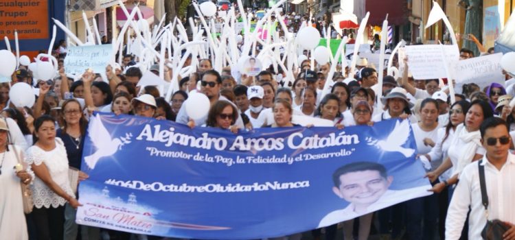 Realizan marcha en Chilpancingo para exigir justicia Realizan marcha en Chilpancingo para exigir justicia