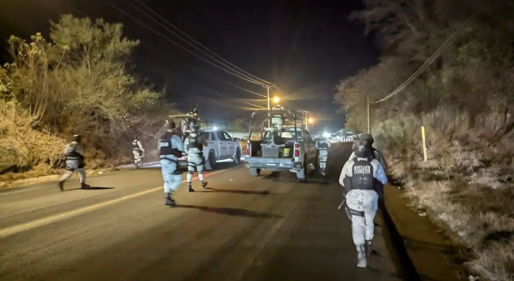 Irrumpe grupo armado en El Kilómetro 30; pobladores se defienden