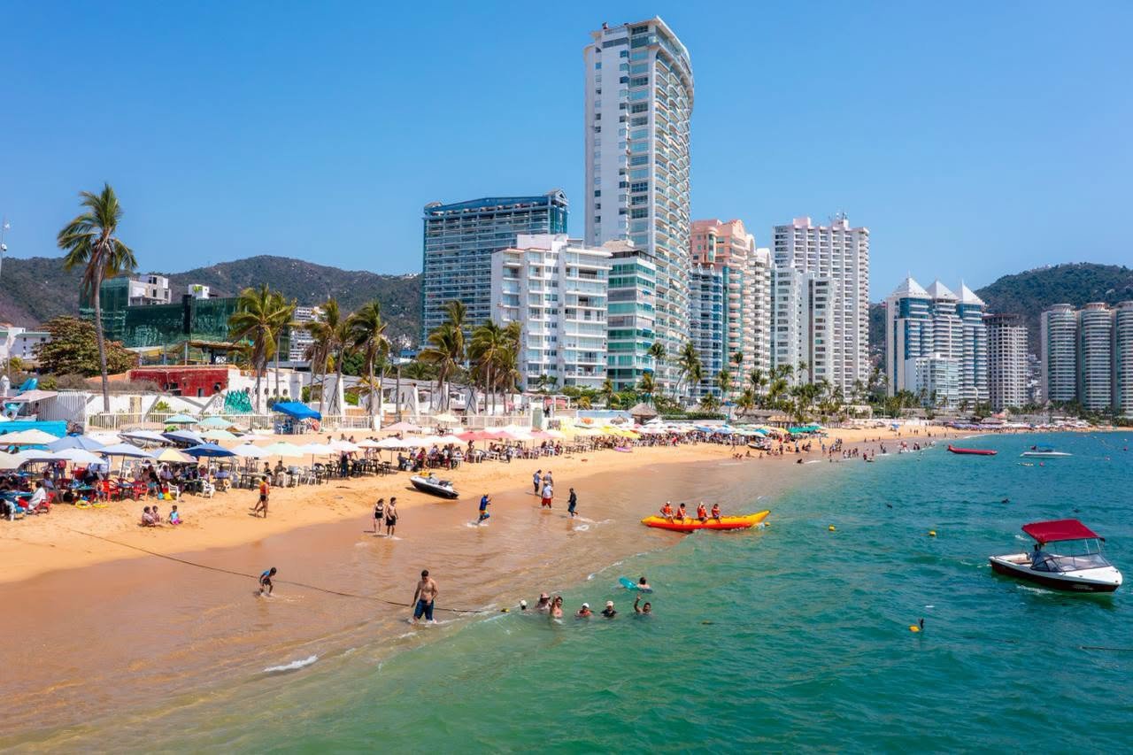 Acapulco inicia el verano con buena respuesta turística; ocupación hotelera alcanza 66.3%